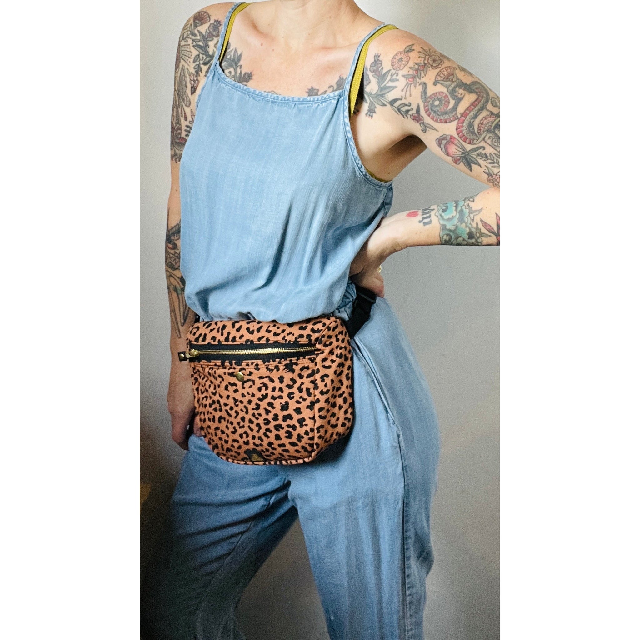  Mzjeaziany Sling Bag for Women Leopard Print Chest Bag