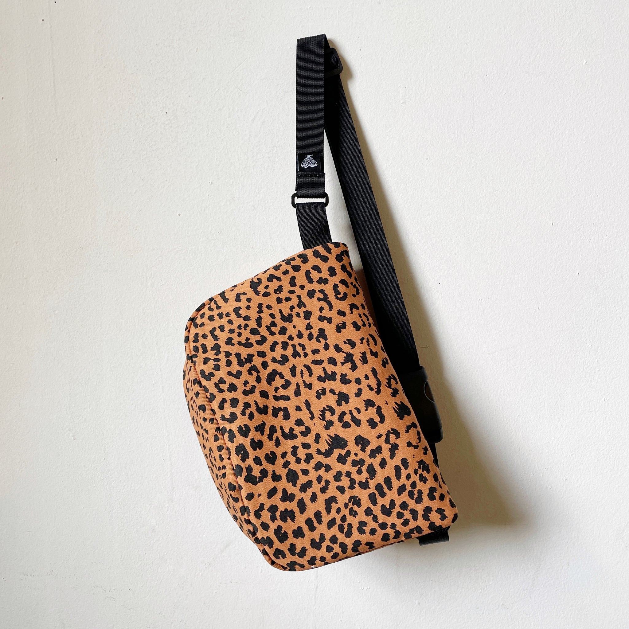  Mzjeaziany Sling Bag for Women Leopard Print Chest Bag