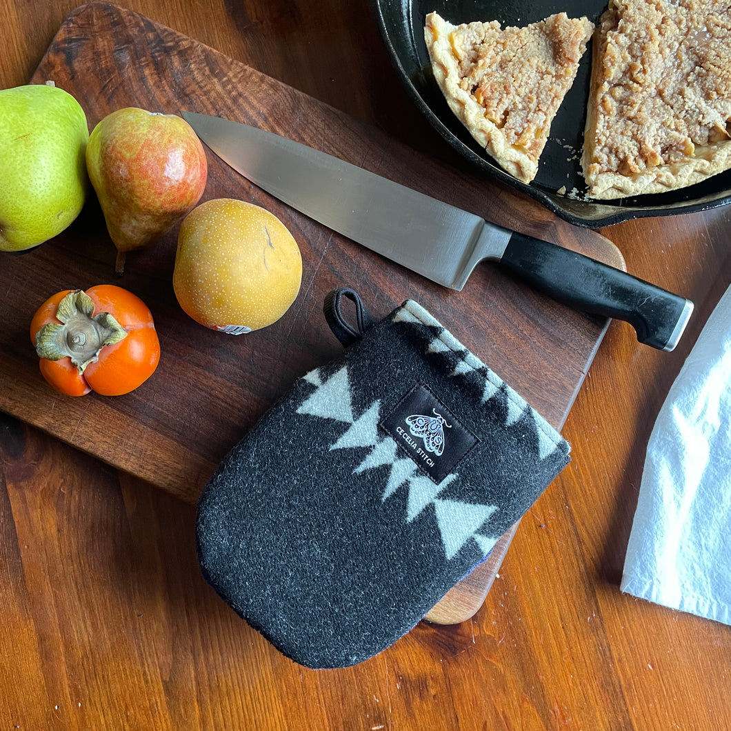 Wool & Canvas Short Oven Mitt - with Pendleton®️
