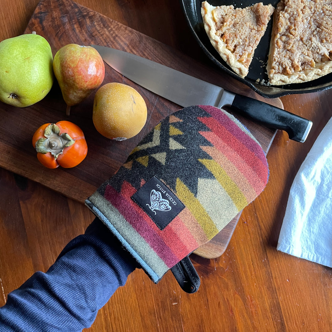 Wool & Canvas Short Oven Mitt - with Pendleton®️